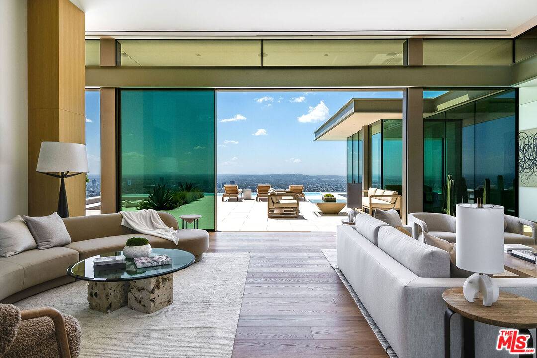 9016   Thrasher Ave 5BR Sunset Strip La