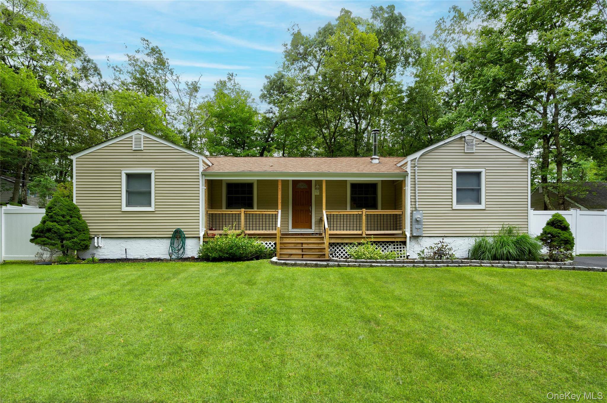 Here we are ! Incredible ranch in Rocky Point offers the perfect blend of comfort and serene living.