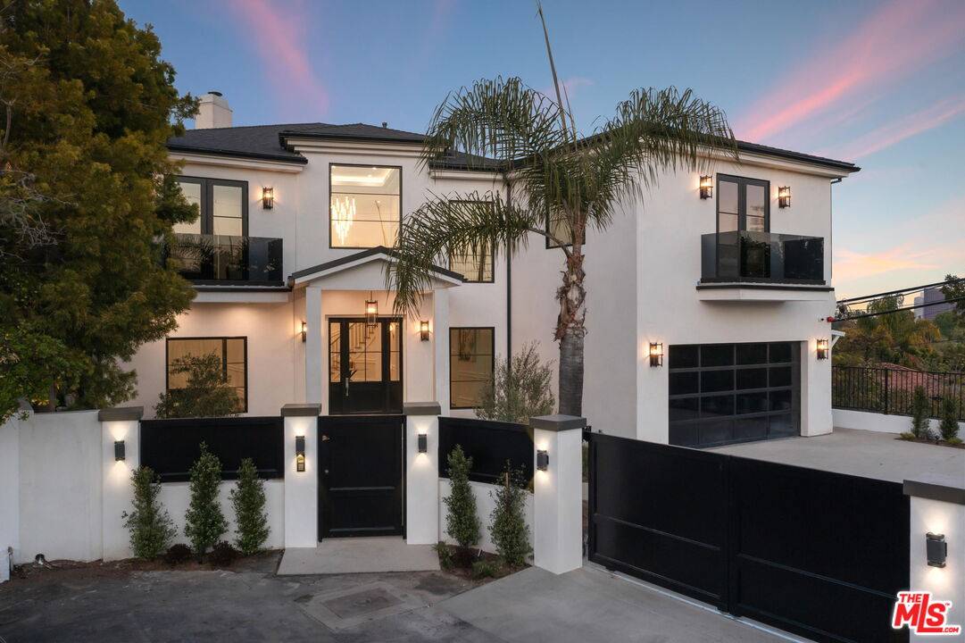 12318   19TH HELENA DR Brentwood LA