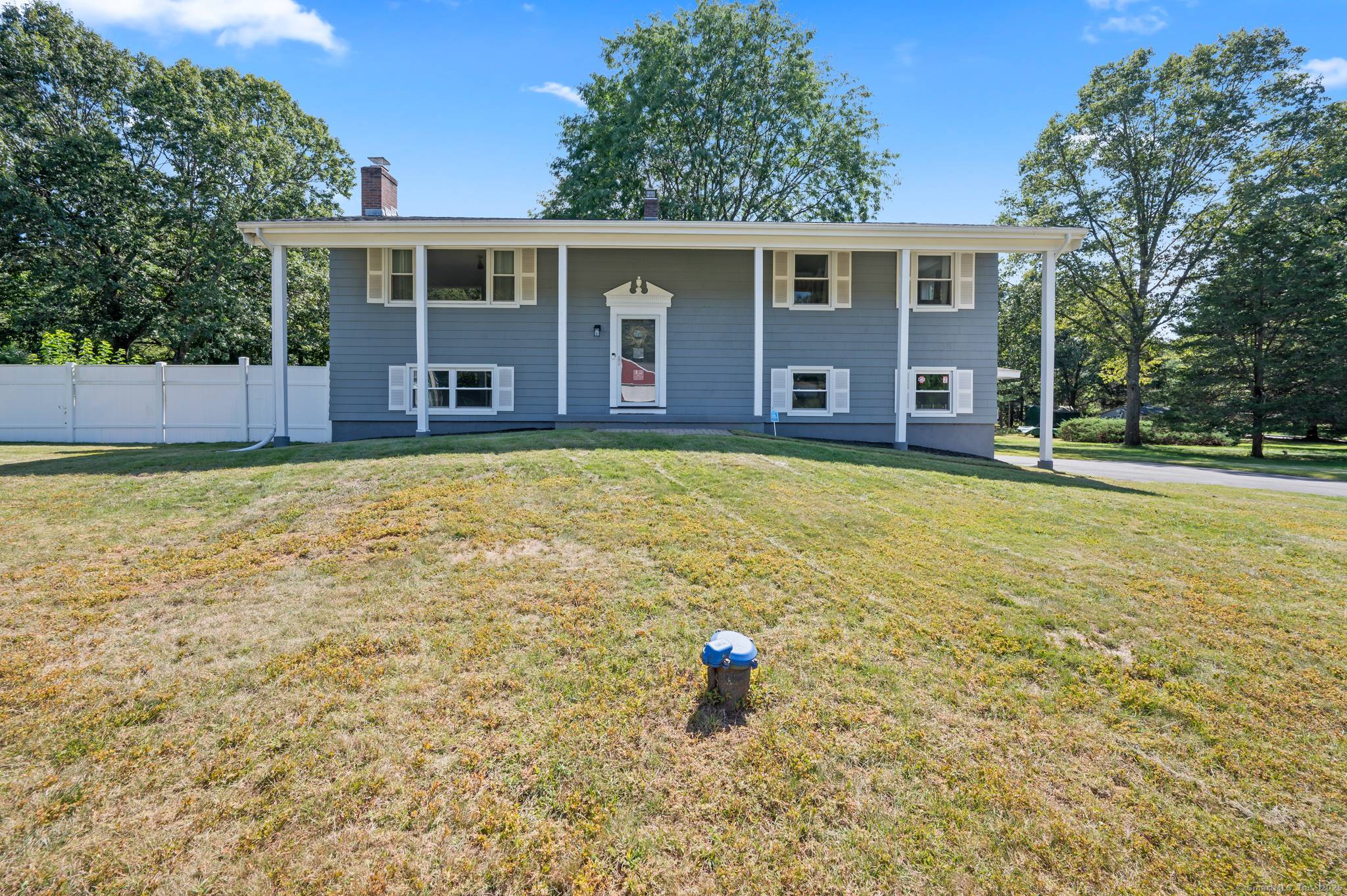 Welcome to 62 BrambleBush Rd !