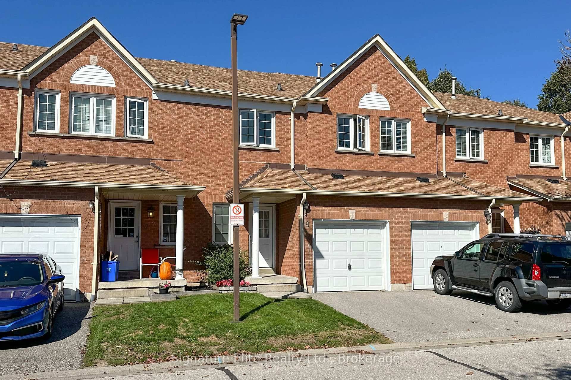 Welcome to this bright and contemporary 3 bedroom townhouse in one of Whitby's most sought after communities !