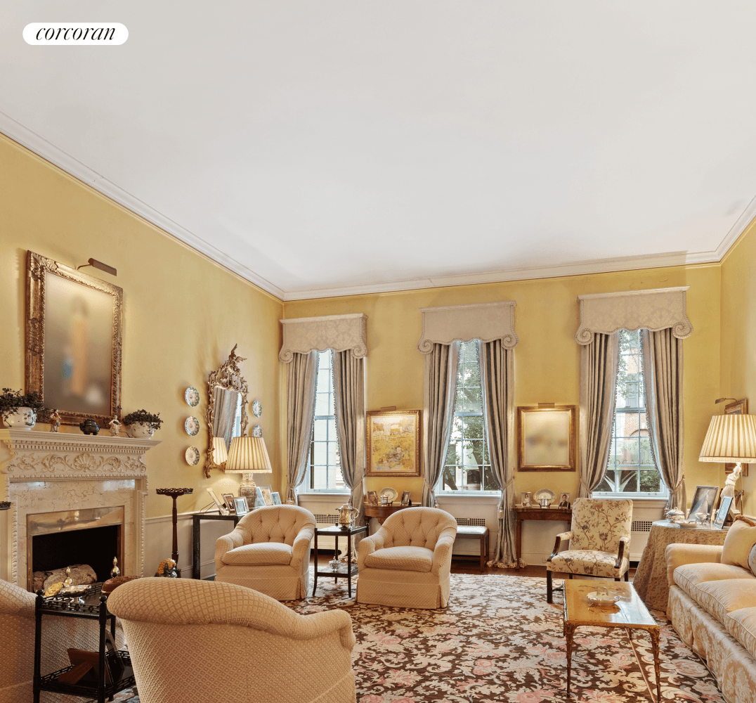 8 East 81st Street is an exceptionally fine five story, elevatored townhouse located off Fifth Avenue.