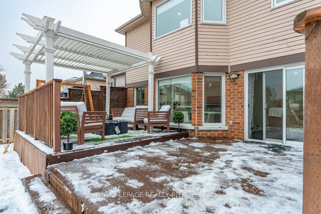 Immerse Yourself in this Stunning Detached Home, redefining Modern Living in Erin Mills South West.