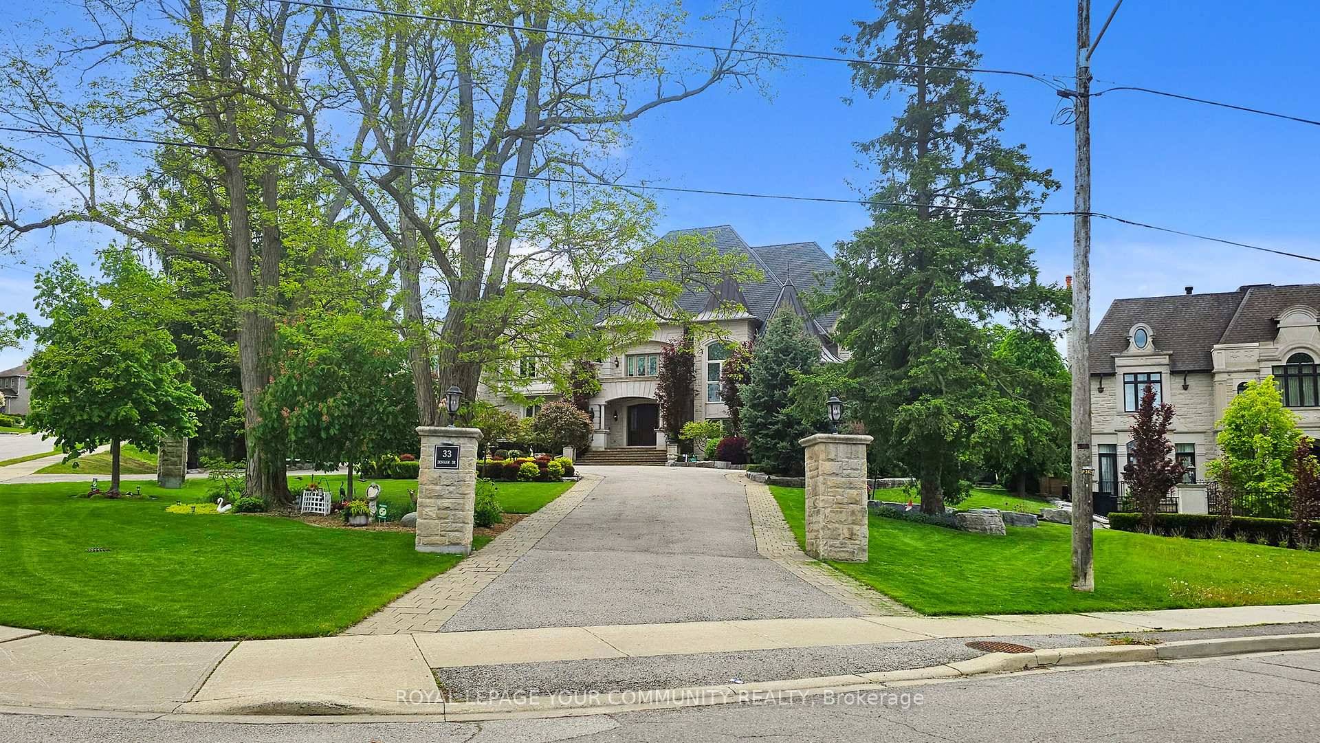 Welcome to 33 Denham Drive an iconic South Richvale estate set on approx.