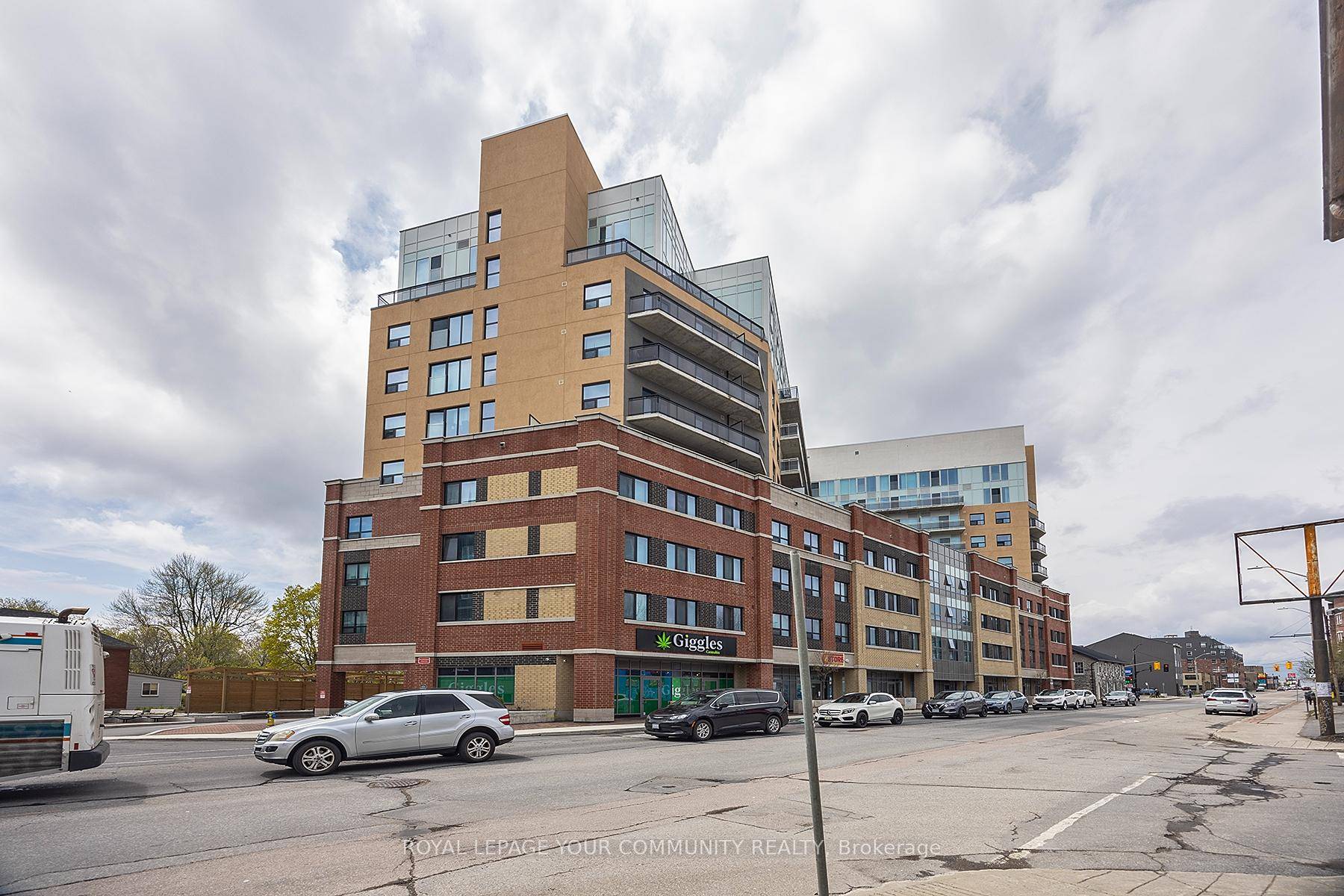 Nestled in the heart of a vibrant student community and just moments from Queens University, this delightful 1 bedroom apartment opens its doors to welcome you to a harmonious blend ...