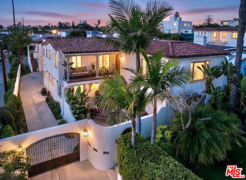 1361  S Tremaine Ave 8BR La