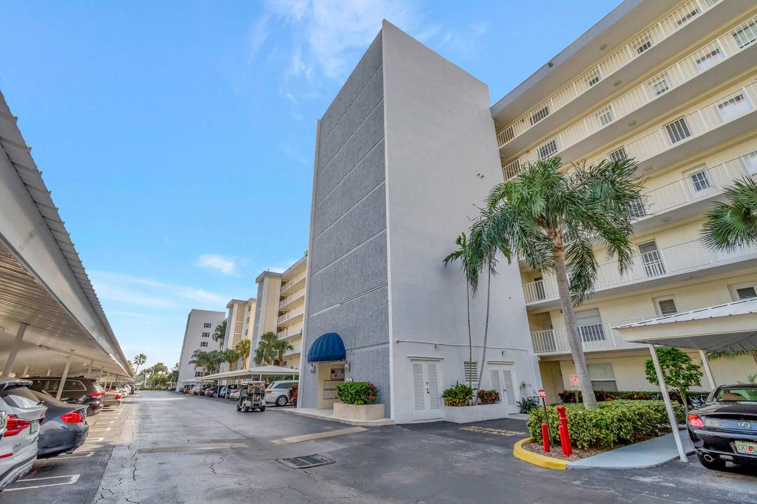 Spacious 2BR 2BA fully furnished condo in sought after Harbourside community overlooking the marina.