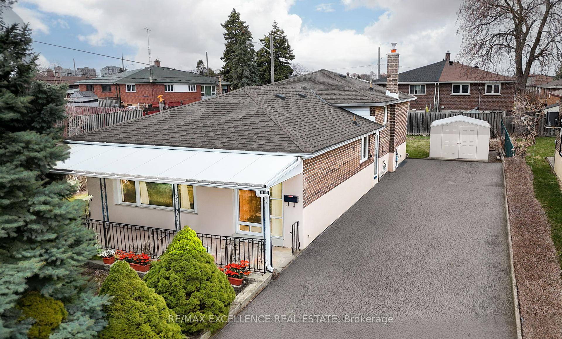 Spacious 3 bedroom, 2 bath corner detached backsplit situated on a quiet street in the sought after Humber Summit community.