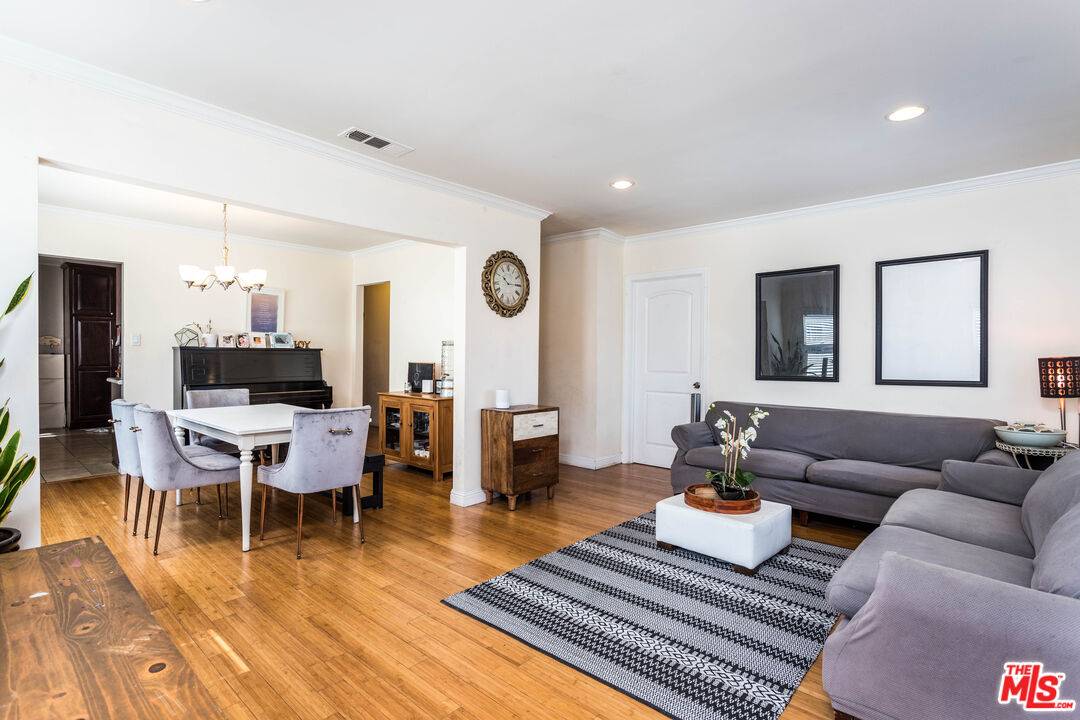 4504 Maplewood Ave 4BR Mid Wilshire La