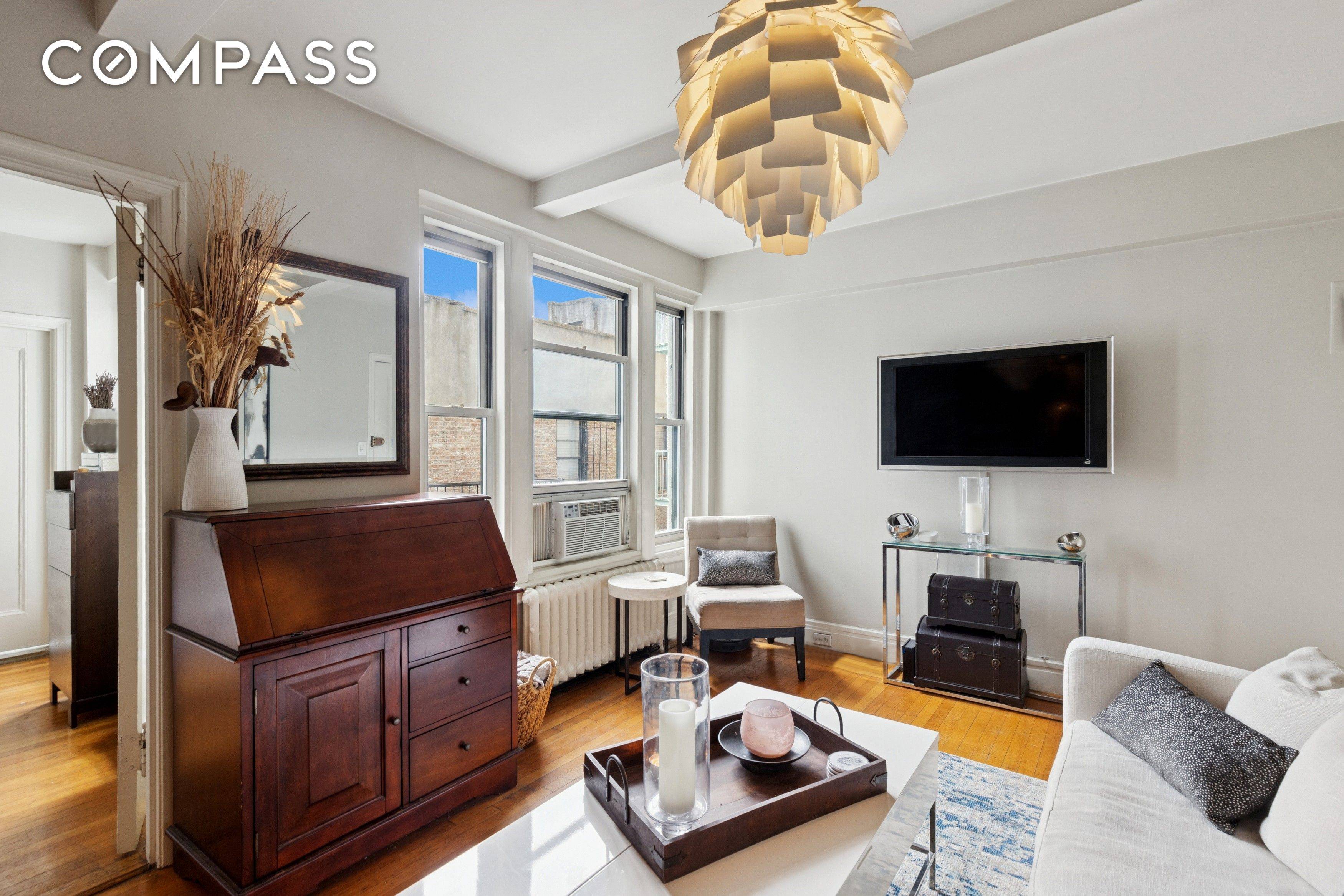 HIGH FLOOR OASIS IN HELLS KITCHEN Bathed in natural sunlight and nestled quietly in the iconic Whitby, this prewar one bedroom is a sweet respite from the stress of the ...