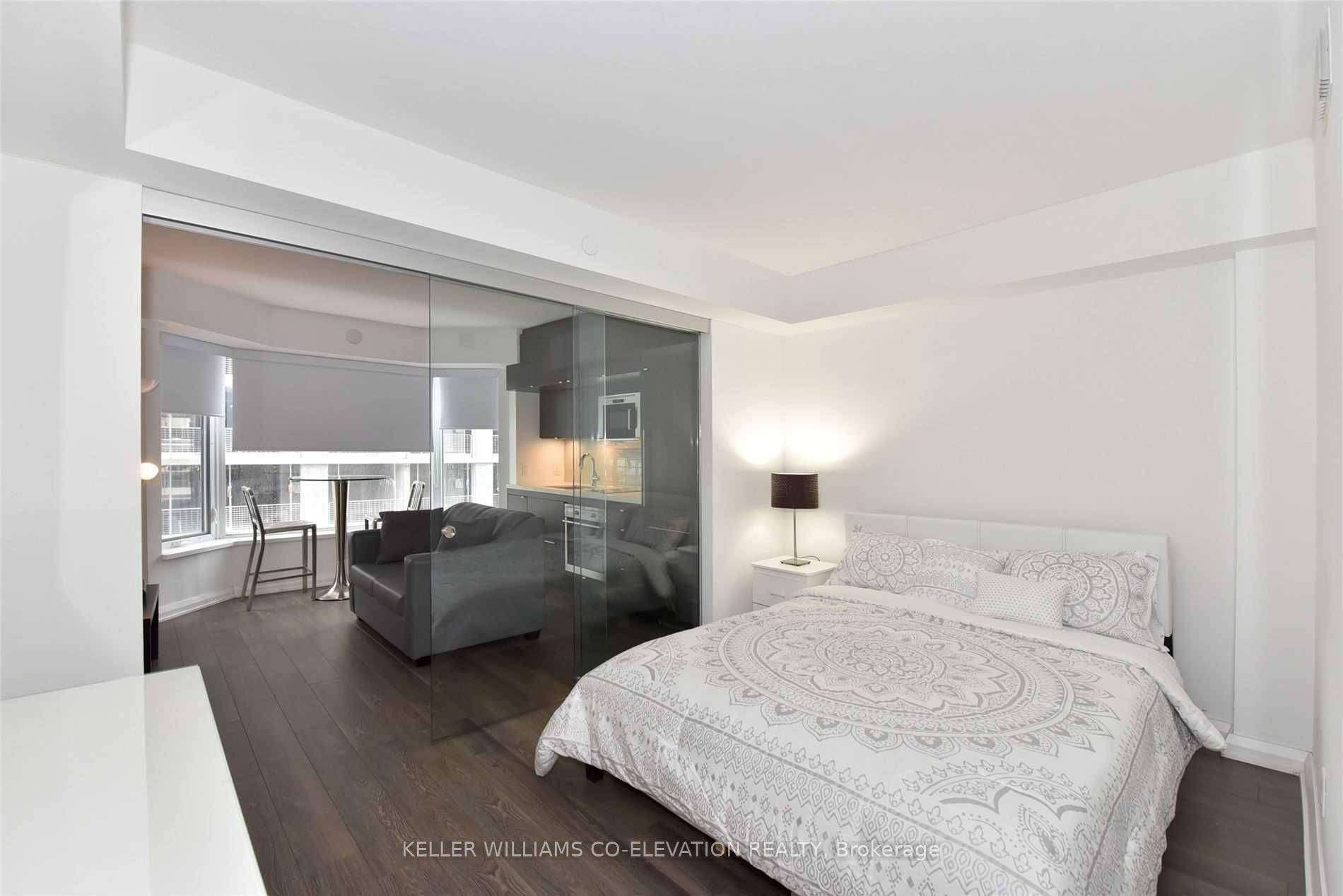Beautifully, Furnished One Bedroom Apt In Yorkville Plaza Just Move In.