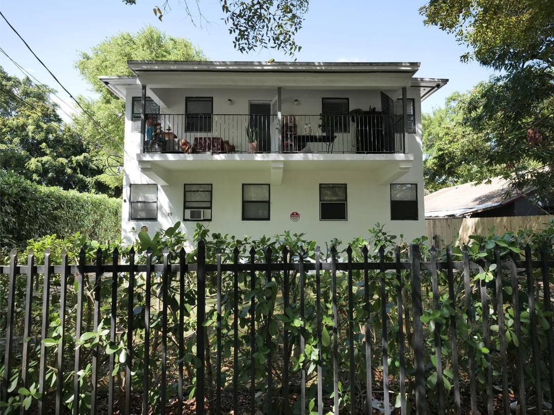 Recently Renovated Turnkey Investment Fully Occupied Quadplex in Prime Miami LocationWelcome to 35 NE 59th Street, Miami, FL 33137 a rare chance to a quadplex in one of Miami's fast ...
