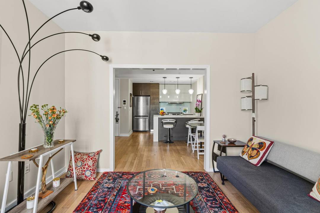 Residence 4I Contemporary Serenity in Court SquareWelcome to Residence 4I, a light filled sanctuary situated within The Industry, one of the premier boutique condominiums in Long Island City.