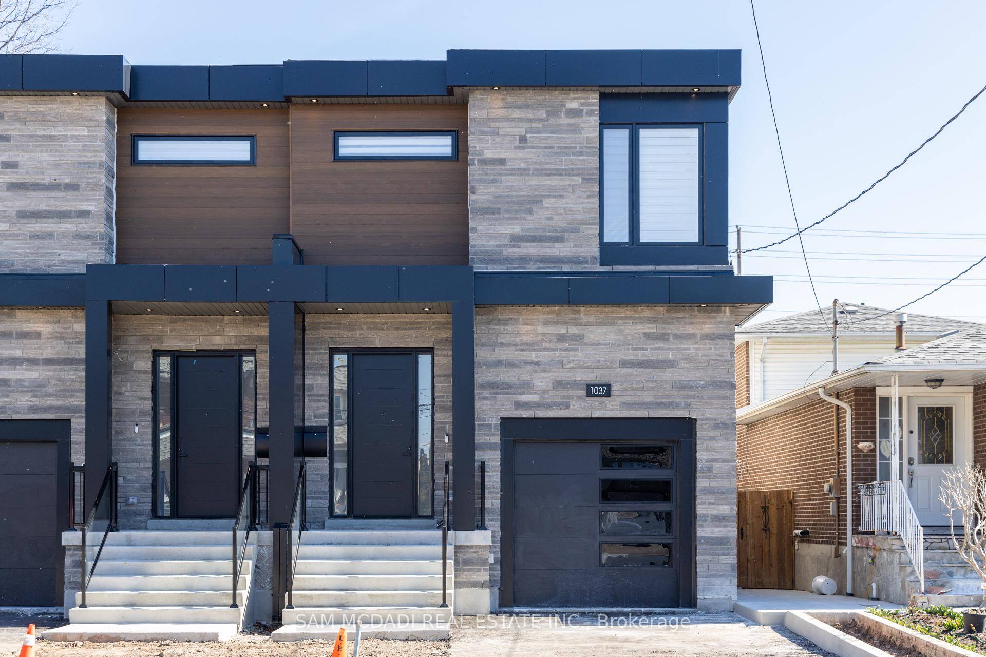 Welcome to sophisticated living at 1037 Caven St, in the vibrant ever evolving Lakeview neighbourhood.