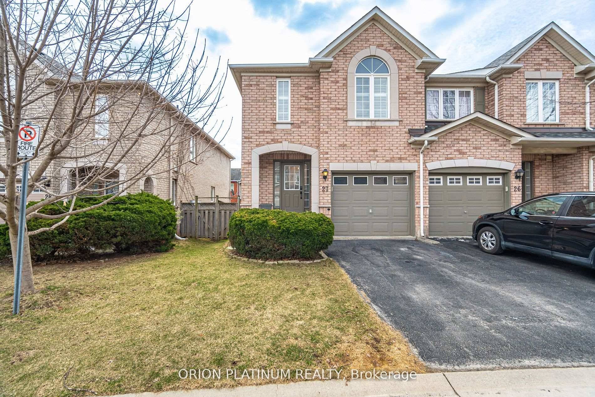 Welcome to family friendly living in the heart of Glen Abbey !