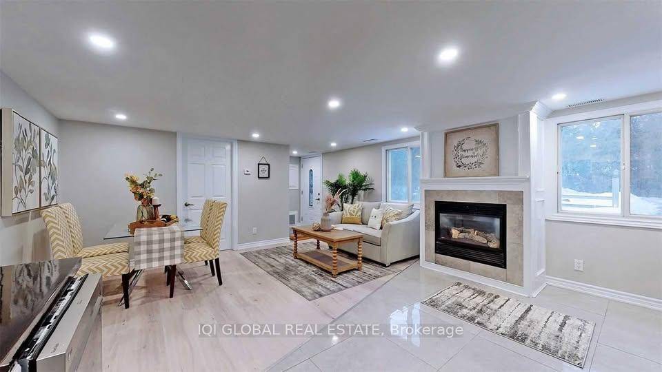 Waterfront Living at Its Finest !