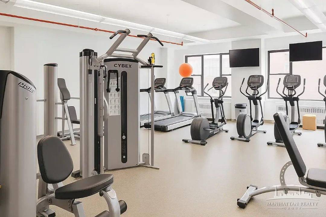 20 applicaiton fee per tenant guarantorFirst Rent amp ; 1 Month Security 24 HOUR DOORMAN GYM 1BR in a well maintained building, charmingly located in the heart of East Greenwich ...