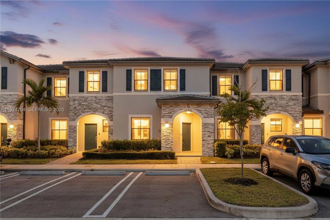 Amazing townhouse for Sale at Pine Vista in Homestead.