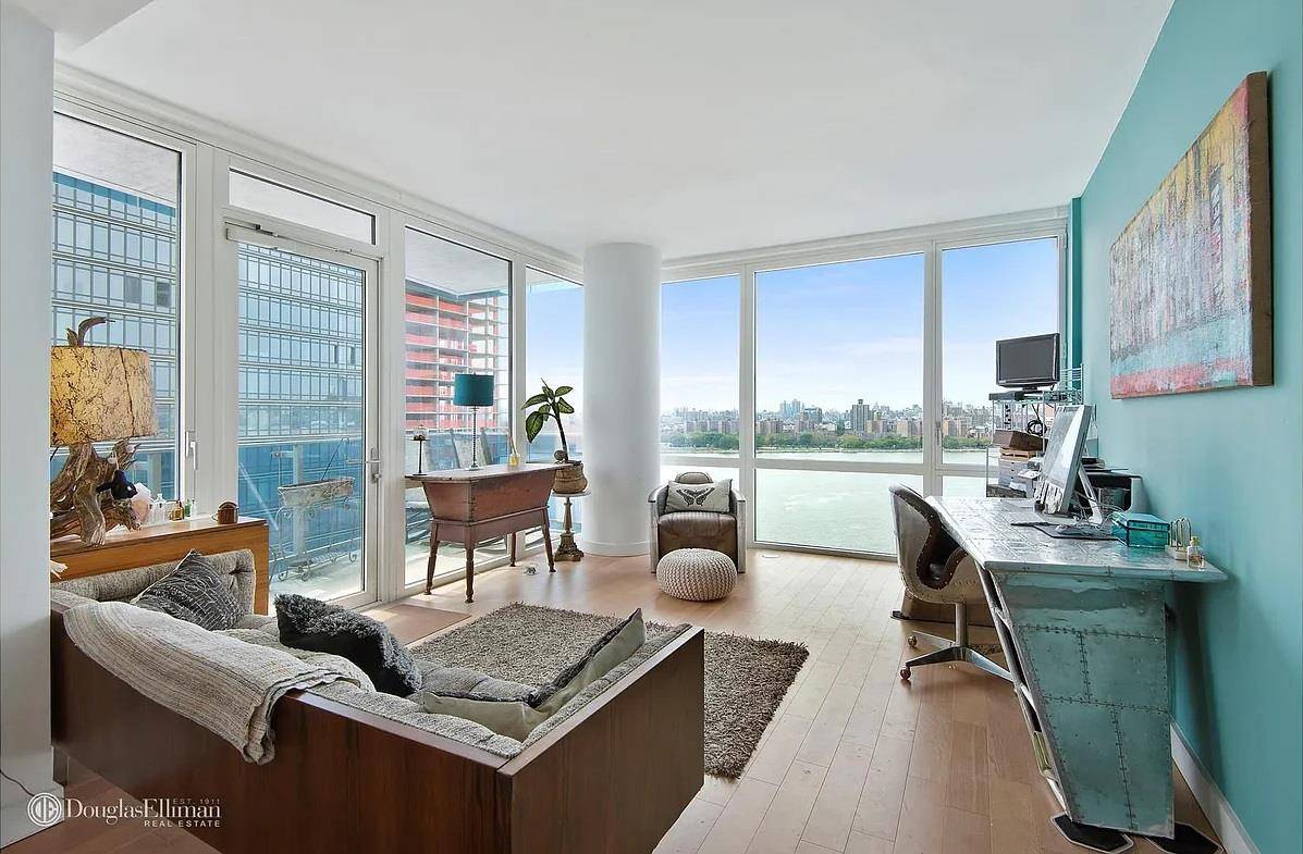 Spectacular high floor 2BR 2BA with Private Balcony and Manhattan viewsPerfectly located on the Williamsburg waterfront, this corner 2 Bedroom, 2 Bath home provides western exposure with NYC skyline views ...