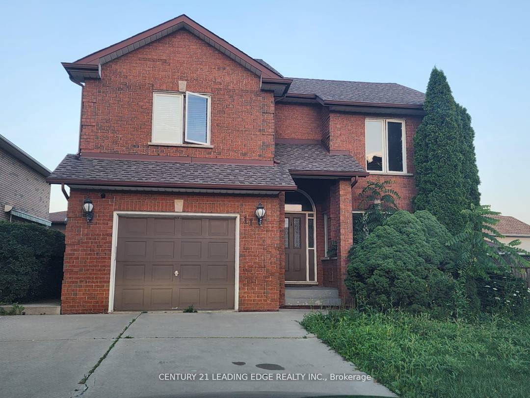 Stunning amp ; spacious home in a sought after neighbourhood !