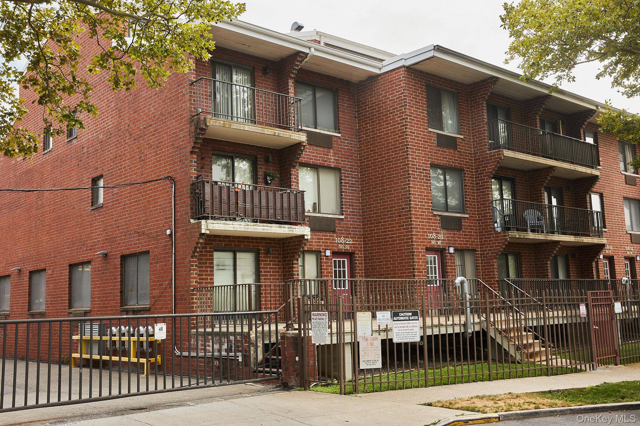 Welcome to Seaview Estates, Canarsie s only gated community.