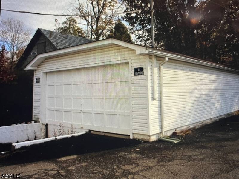 Spacious 3 Family in an excellent location.