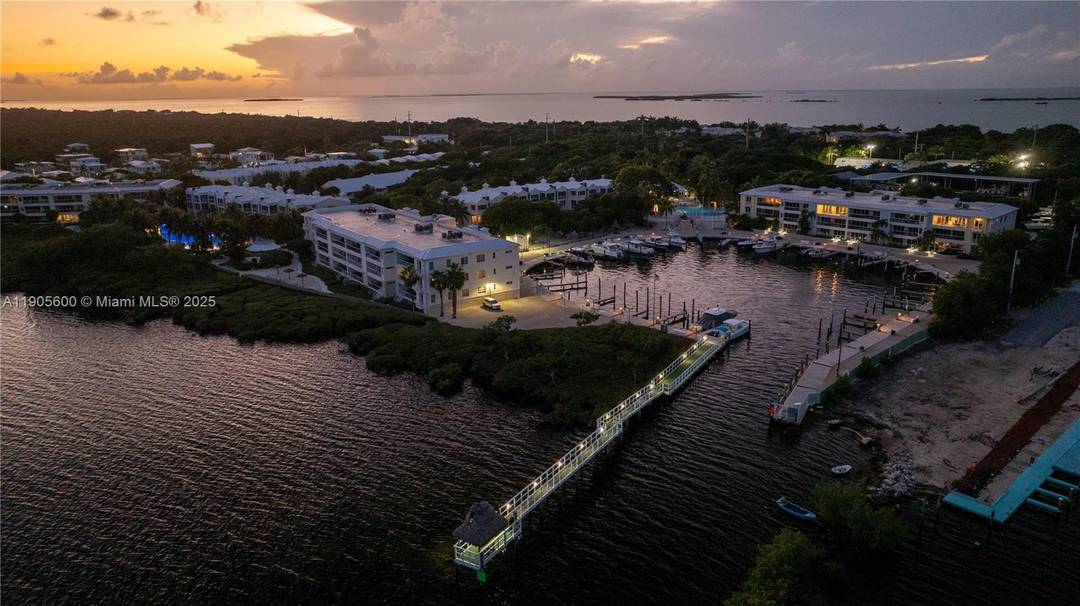 EXCEPTIONAL OCEANFRONT 4 BEDROOM TOP FLOOR PENTHOUSE in exclusive Mariners Club.