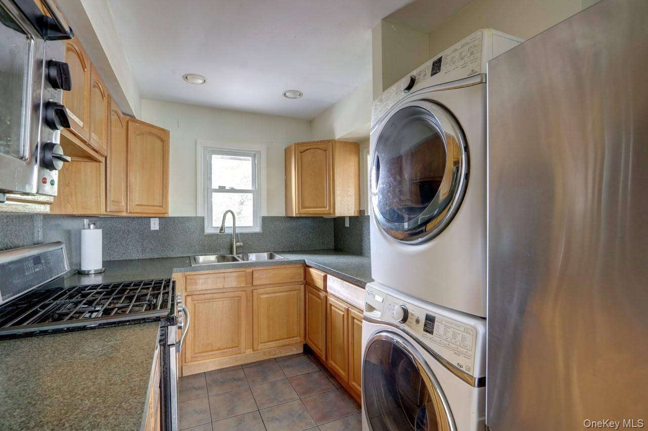 PEACEFUL WATERFRONT LIVING IN BAYSWATER, FAR ROCKAWAY !