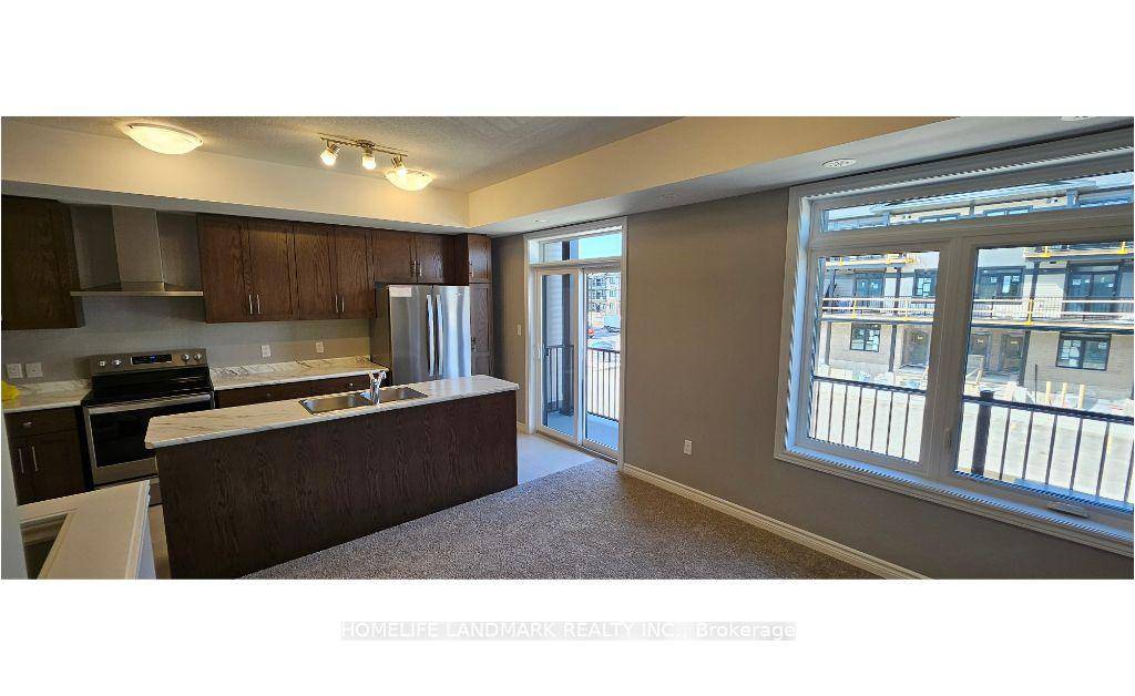 Gorgeous, one year new, 2 Bed stacked tow !