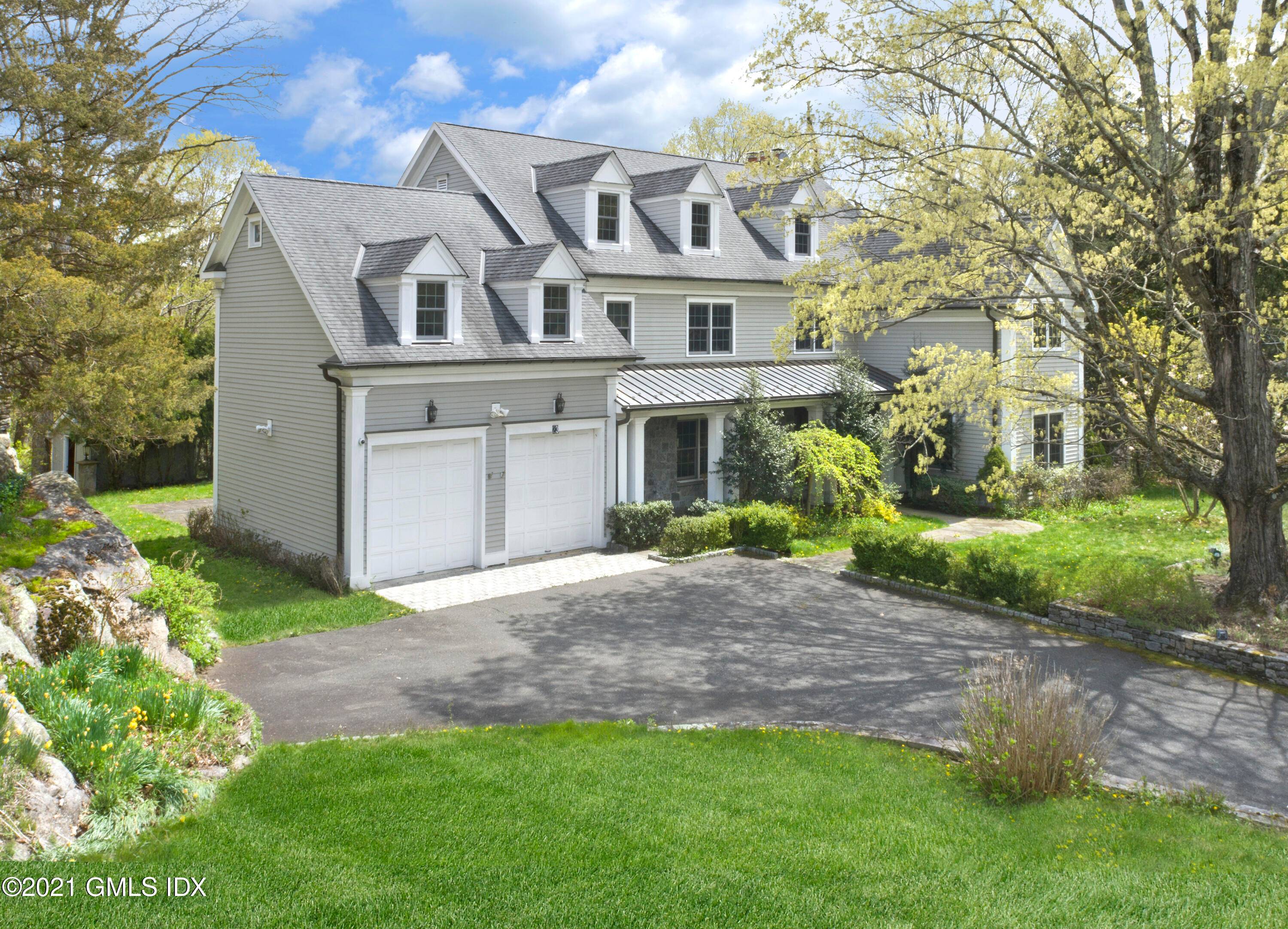 Beautiful short term rental offered fully furnished in idyllic North Stamford.