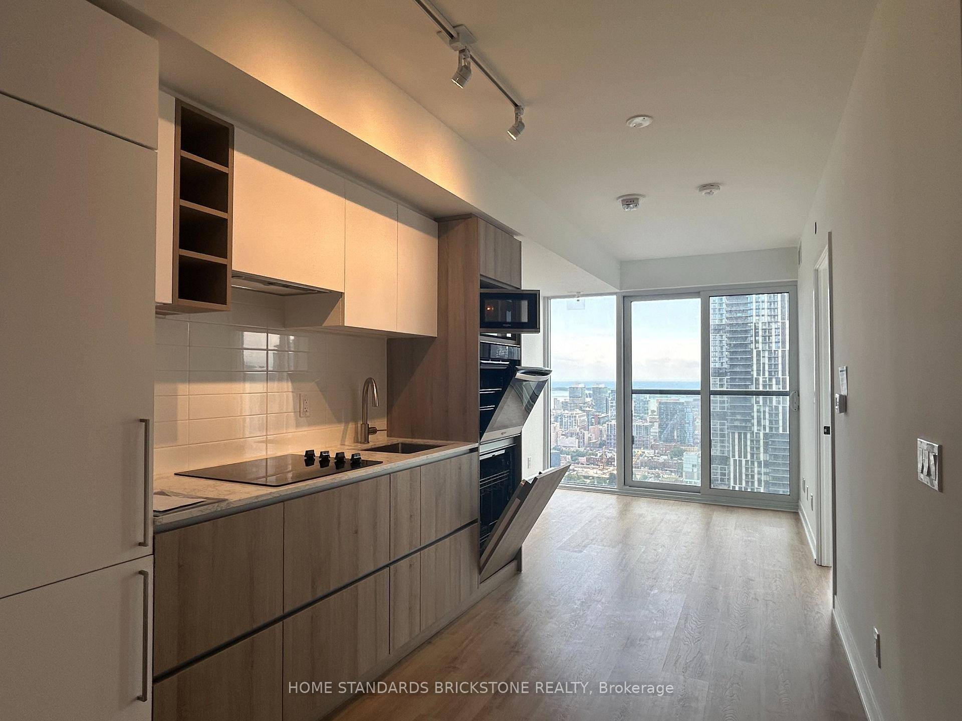 Bright New 1 1 Bedroom 2 Full Bath Unit At Prime Condos W Lake View And CN Tower All Facing South.