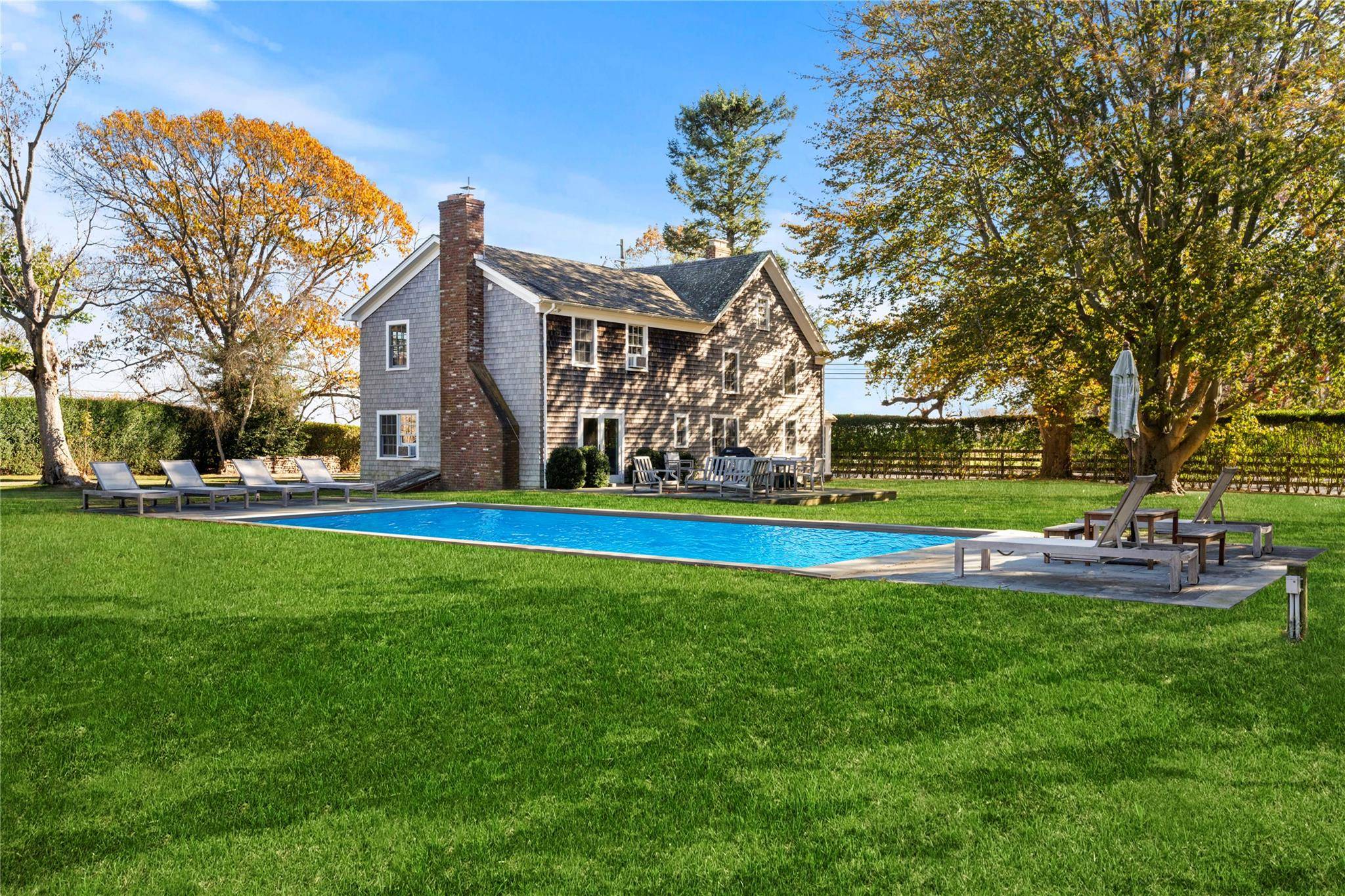 Nestled on a private 4 acre land, subdivided in 3 different lots 1, 33 acres lot 0, 67 acres 2 acres lot with development rights intact, this attractive, 3 bedrooms, ...