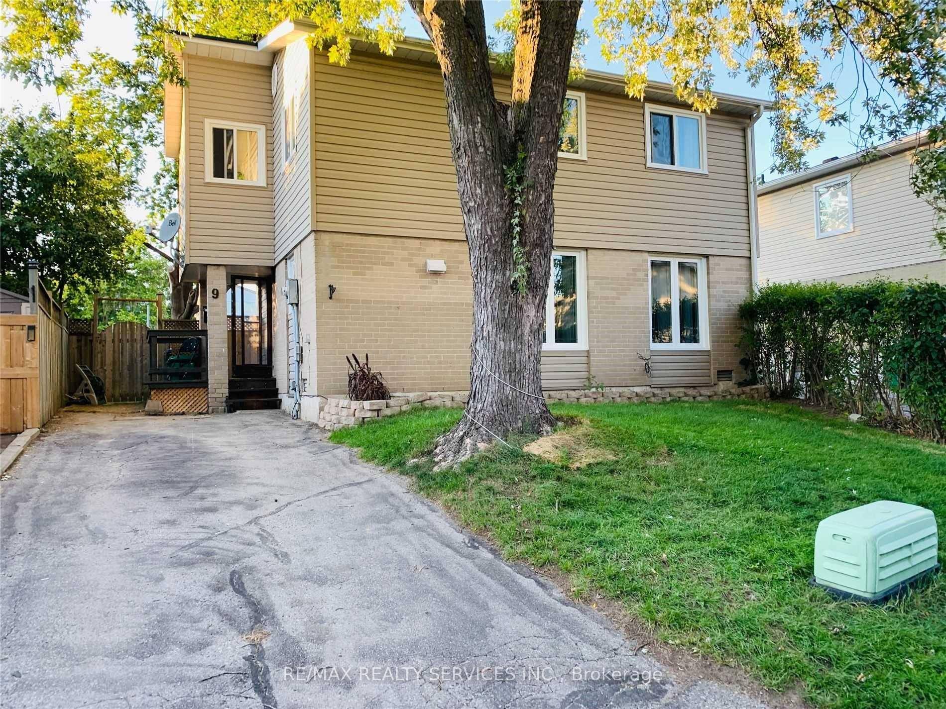Complete 3 Bedroom Home For Lease On A Court, Newly Renovated !