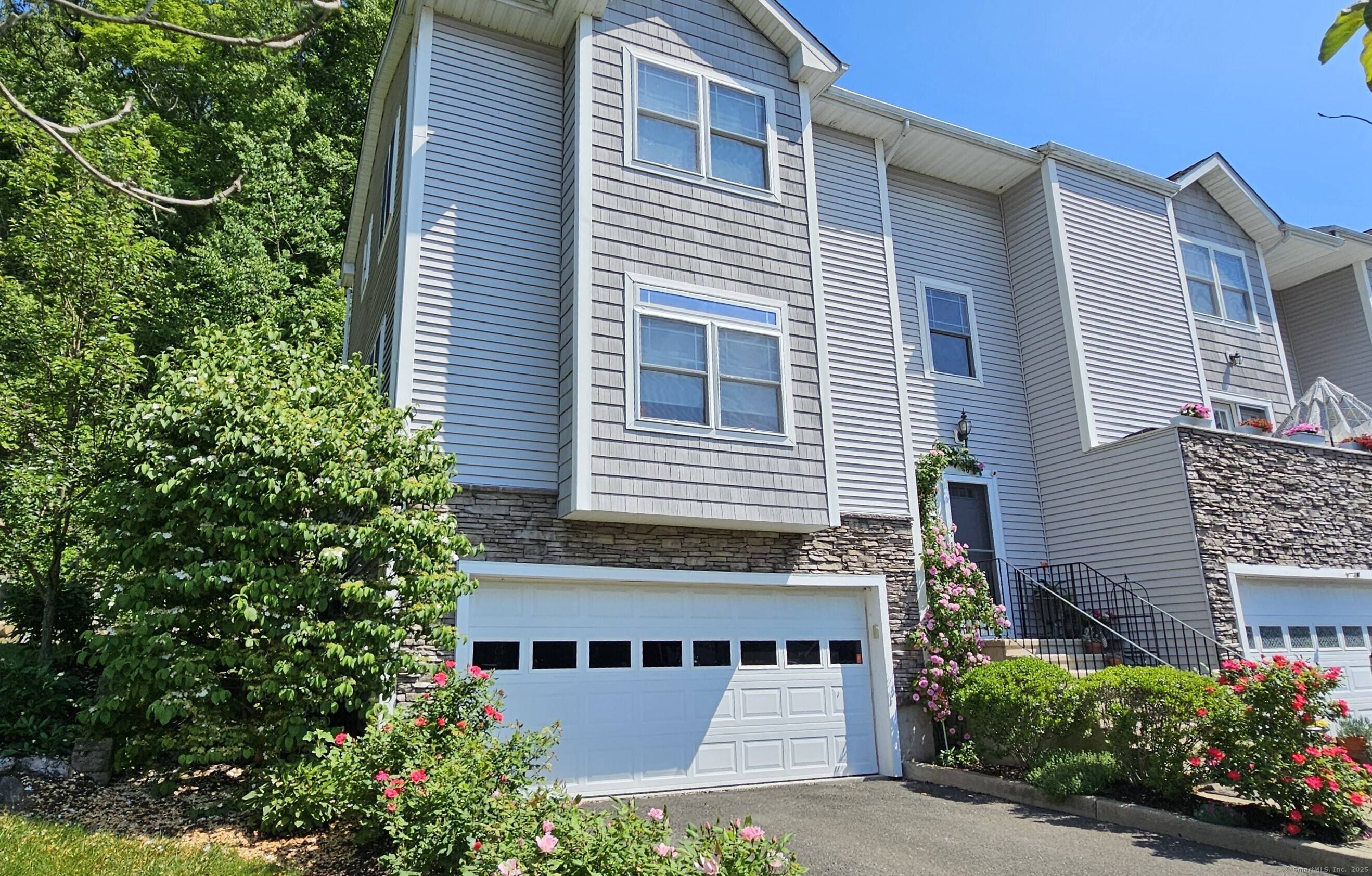This exceptionally well maintained townhouse is bathed in natural light and nestled in one of Stetson Place's most desirable locations.