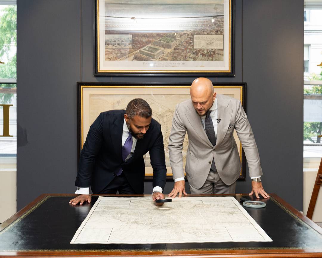 A rare offering on Madison Avenue, this grand Upper East Side co op presents a unique opportunity to own a sprawling, full floor space currently configured as a prestigious art ...