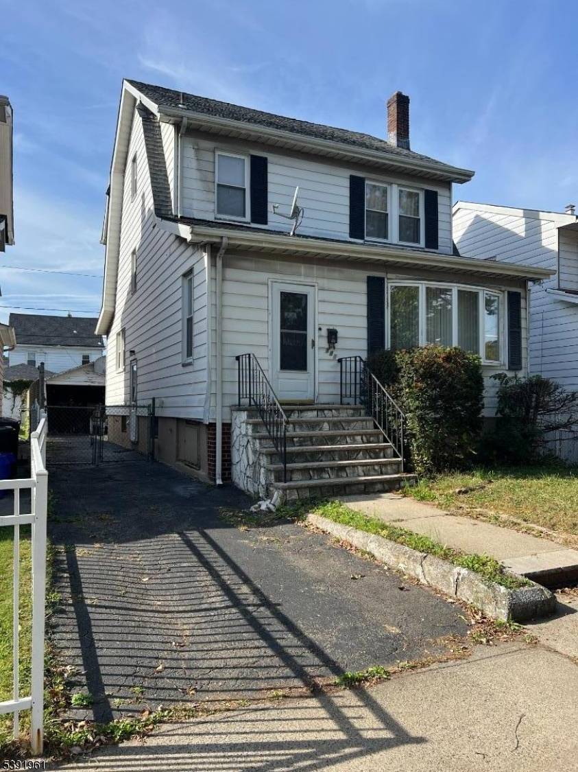 Welcome to a classic home located in one of Bloomfield's most convenient neighborhoods.