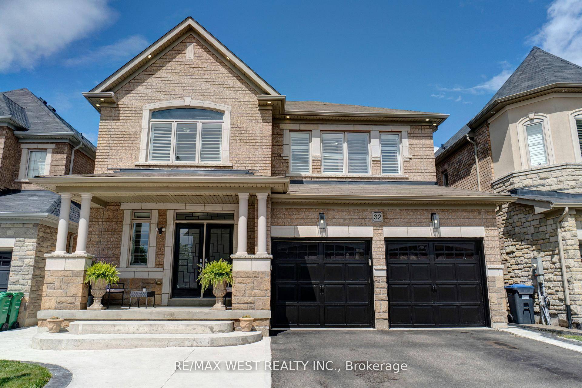 Welcome to Your Dream Home in a Serene Ravine Setting Step into refined comfort with this beautifully maintained Green Park built gem, offering approximately 2, 600 sq.
