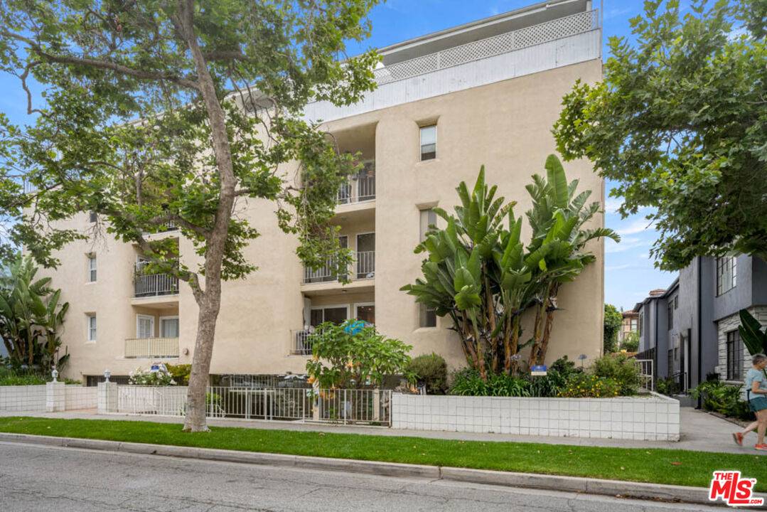 423 S Rexford Dr 2BR Beverly Hills La