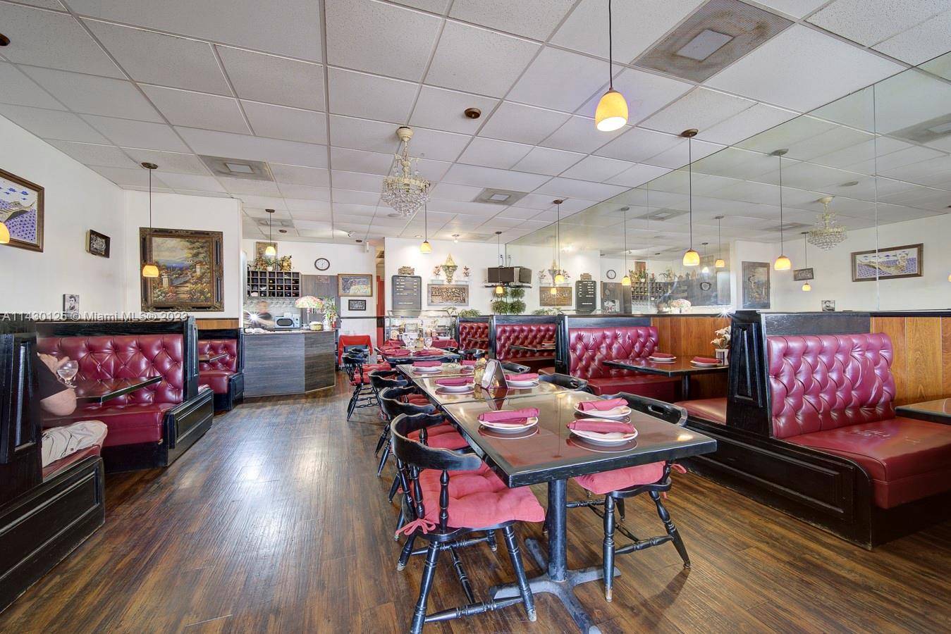 Thai restaurant for sale in Ft Lauderdale on St Road 84 West.