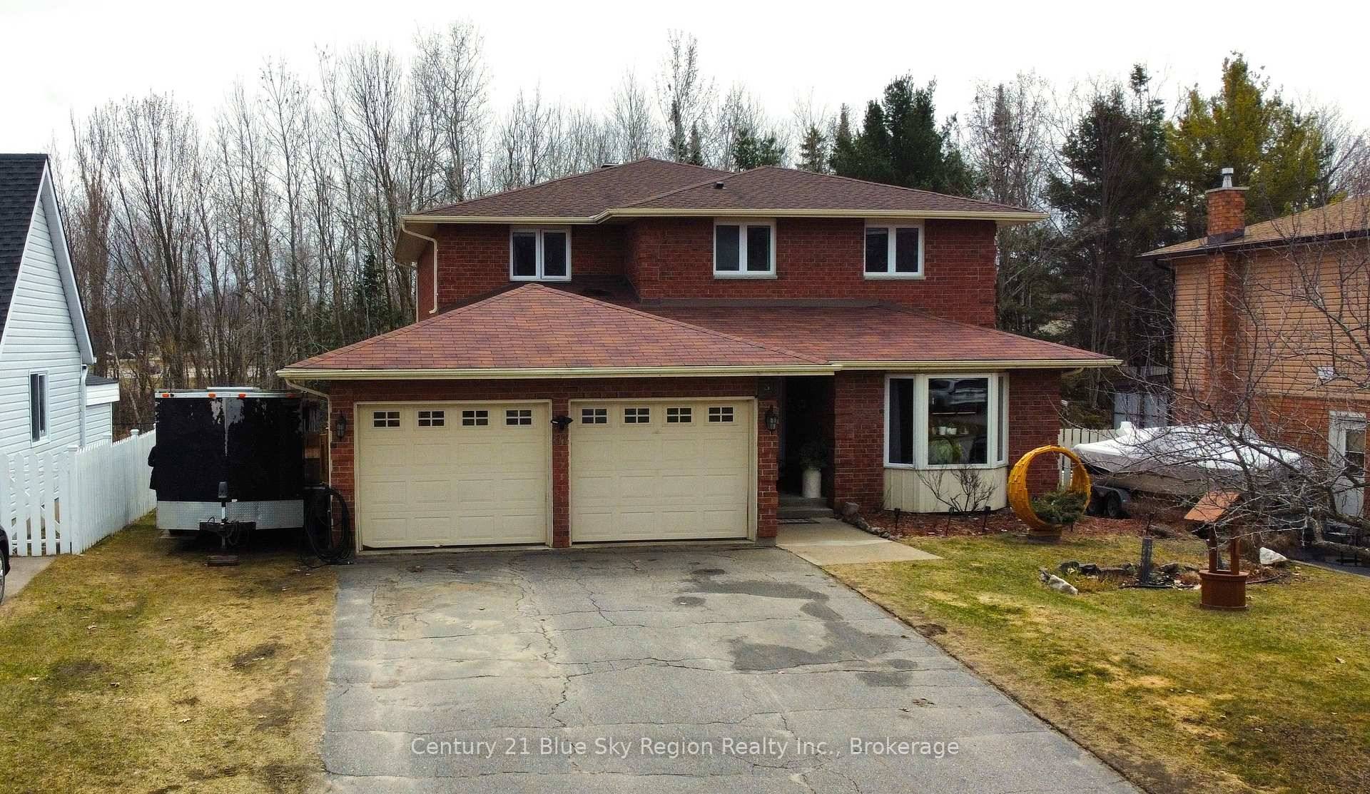 Welcome to this stunning 2 storey 4 bed, 4 bath brick home, boasting nearly 3000 square feet of luxurious living space.