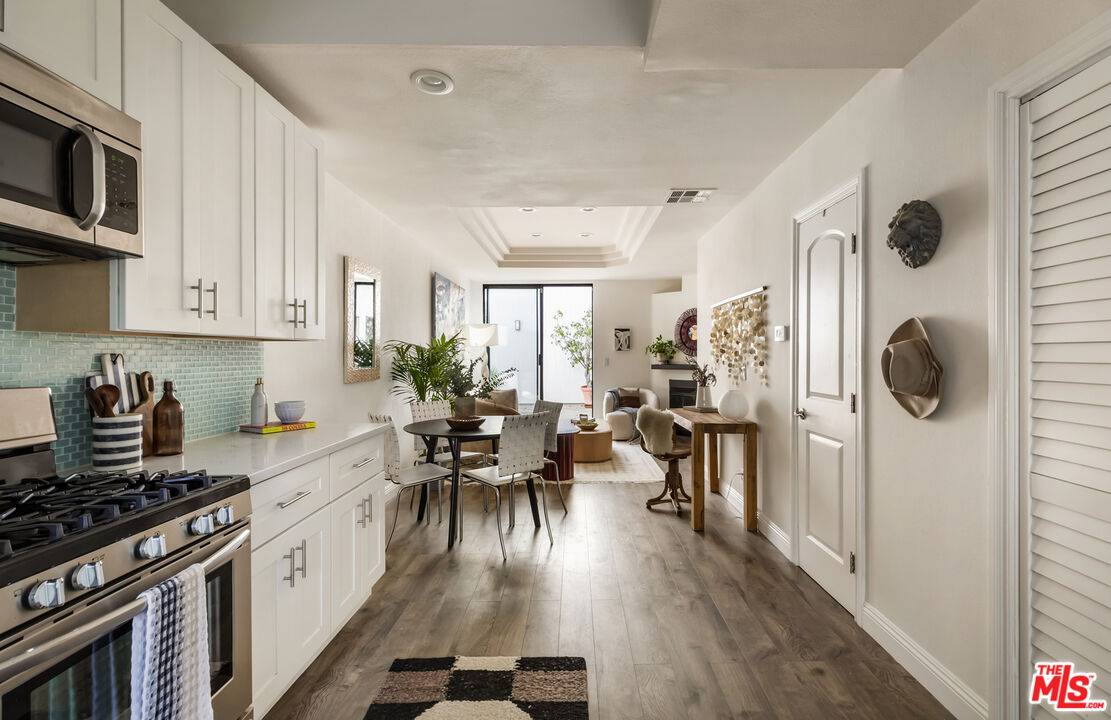2500   Abbot Kinney Blvd 2BR Marina Del Rey La