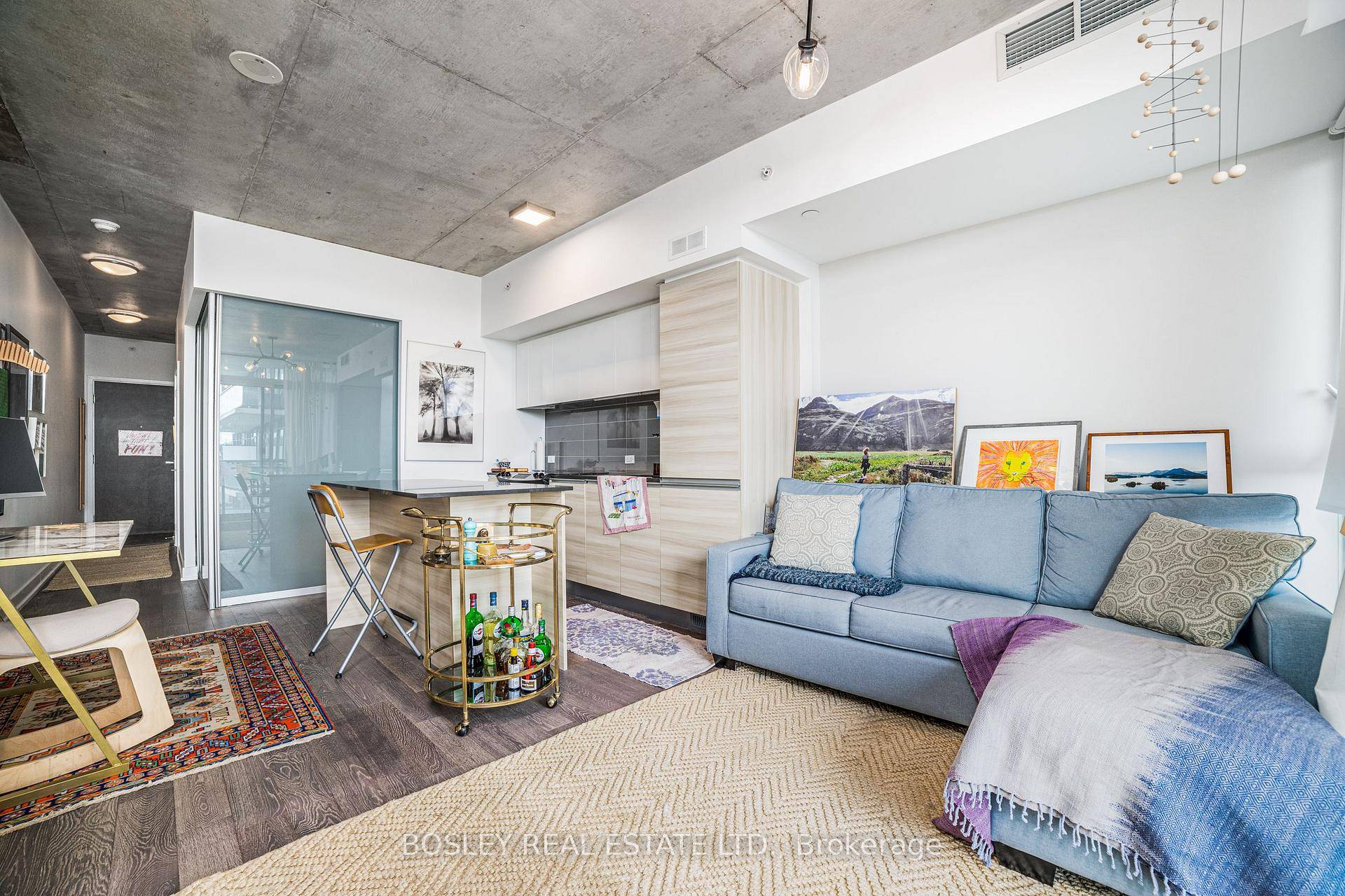 Welcome To The Carlaw ! Conveniently Located On The Corner Of Dundas East And Carlaw In Leslieville A Trendy Neighbourhood With Plenty To Do !