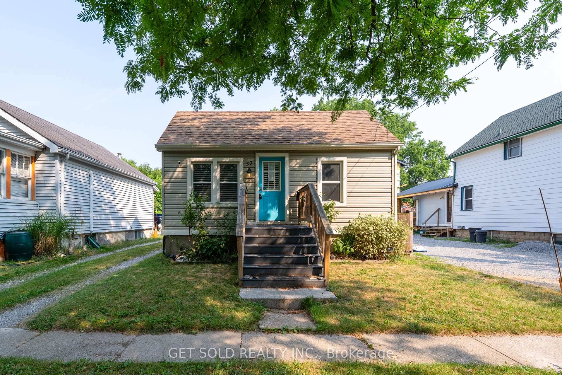 We warmly welcome you to this delightful bungalow nestled in the heart of St.