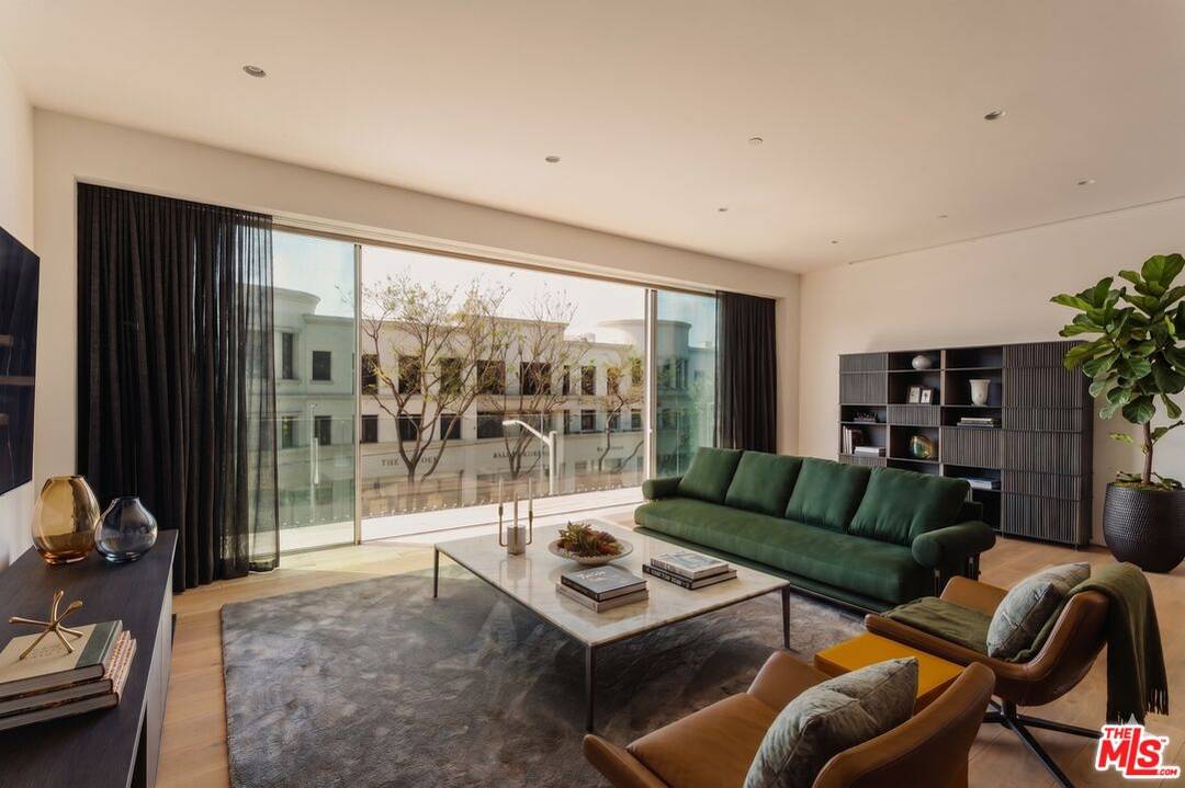 8899 Beverly Blvd 2BR Beverly Grove La