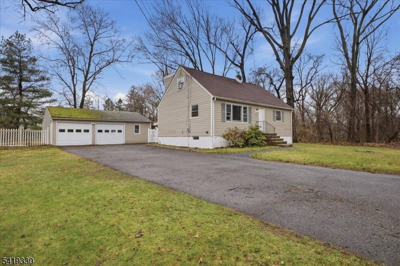 Welcome home to this classic 3 bed, 1.