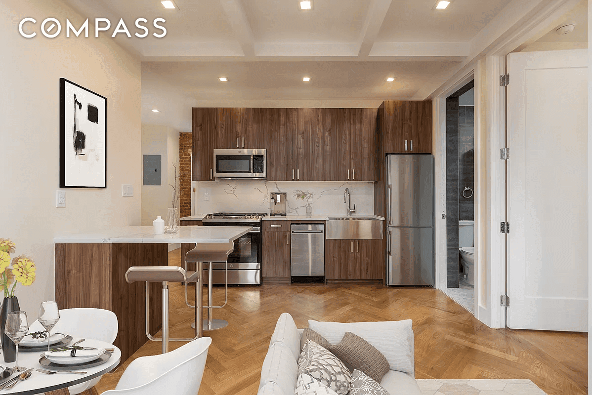 CONCESSIONS 4800 cash back at lease signing Net Effective Rent 4, 840.