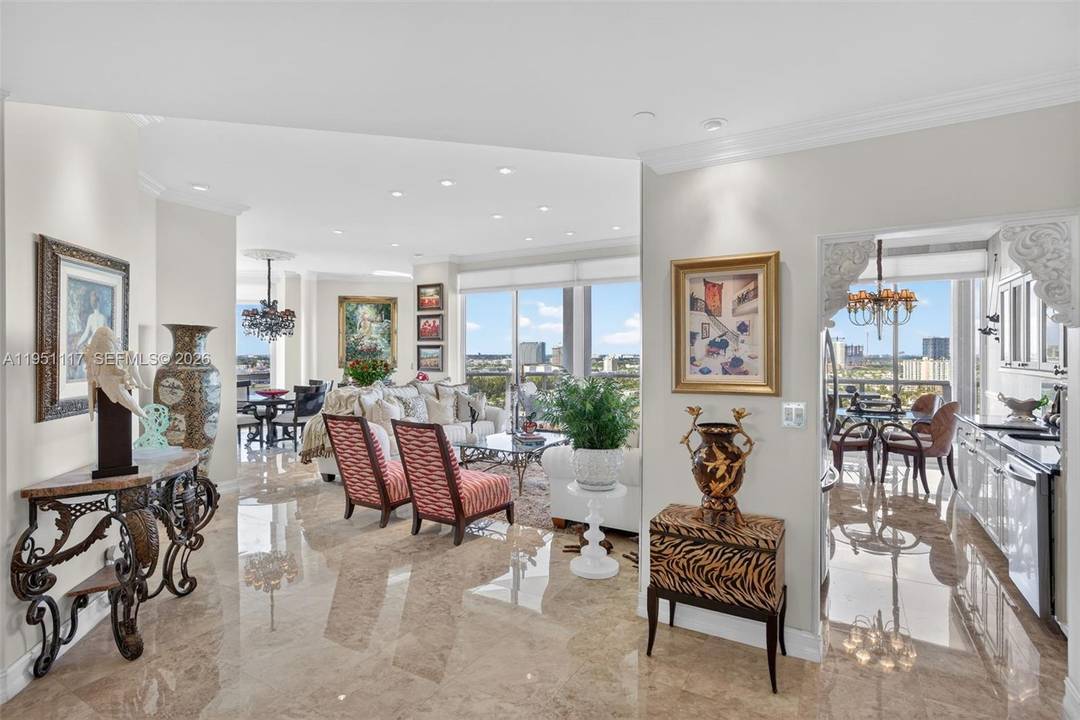 PENTHOUSE EXTRAORDINAIRE !