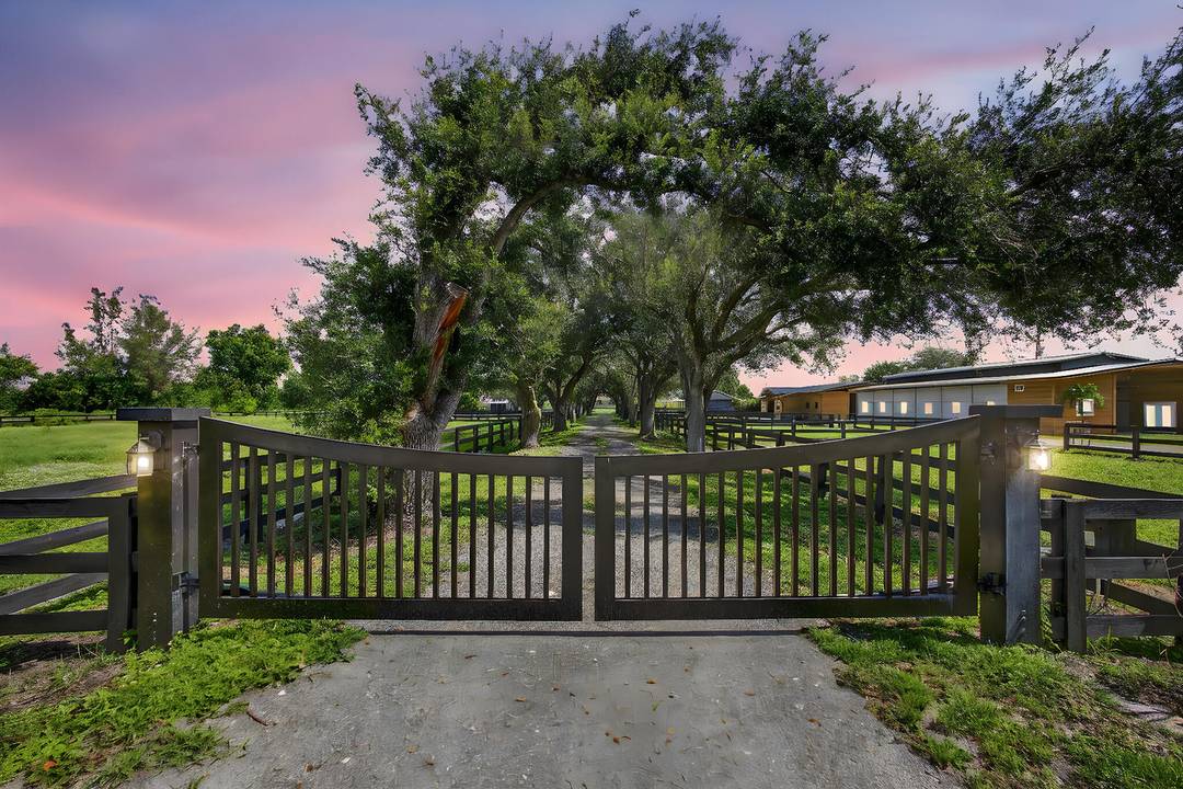 EXCEPTIONAL TURNKEY EQUESTRIAN FACILITY ON 6 ACRES IN RUSTIC RANCHES ESTATESBeautiful equestrian property offering privacy, charm, and functionality in the heart of Rustic Ranches.