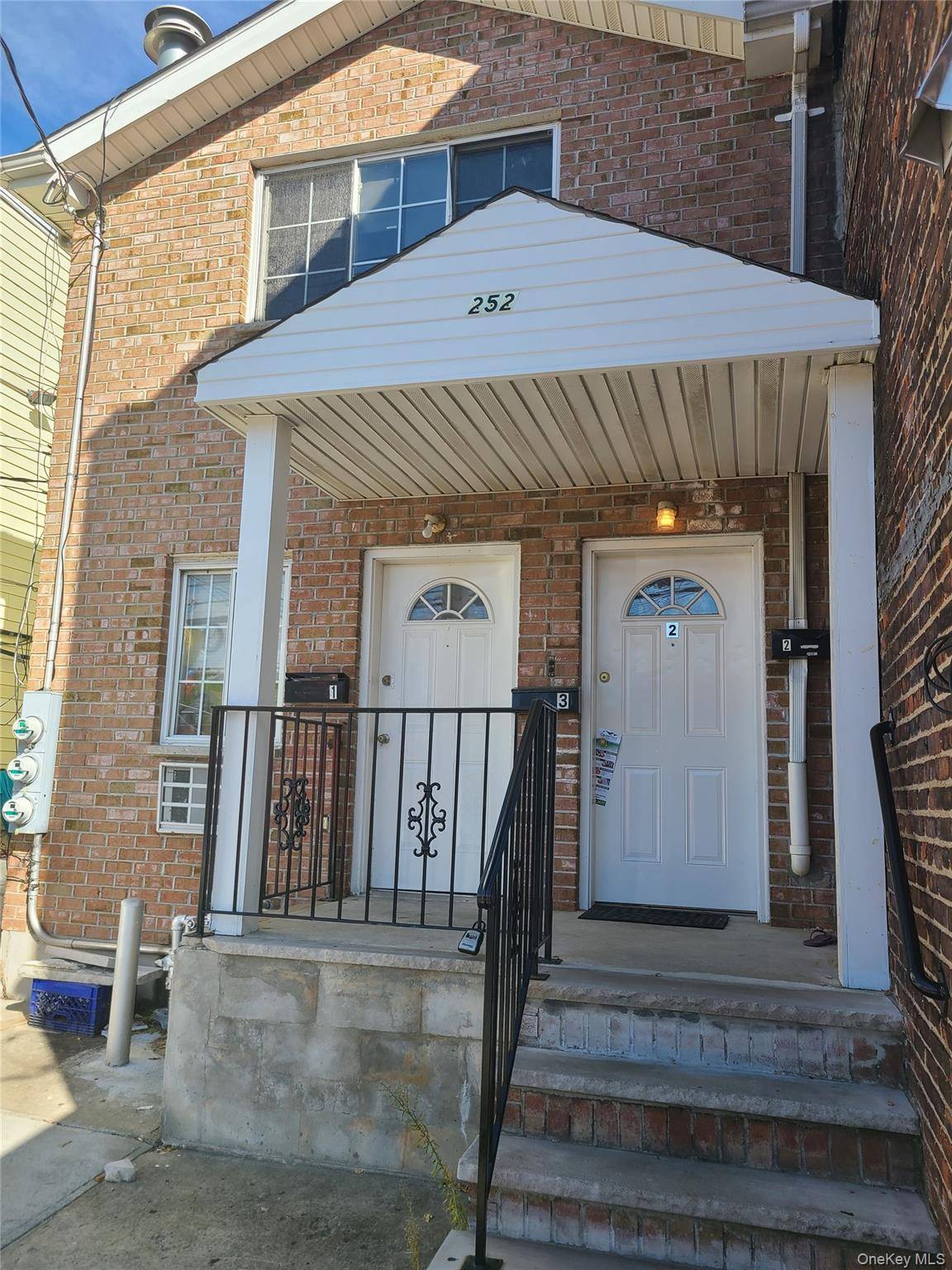 Investor cash only deal 2family House detached, private driveway, 2 separate brand new boilers and hot water tank built in 2007, 1st Floor 3brs 1bth.