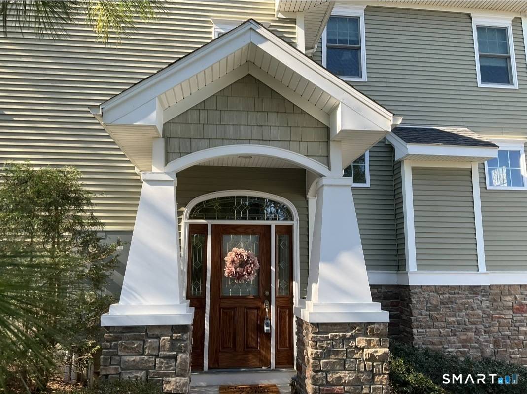 Make yourself at home at 1 Lawrence Avenue !